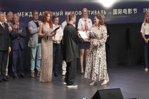 Федина Юлия Михайловна, производитель работ в области гражданского строительства.  Награду вручил актёр театра и кино Сергей Годин.