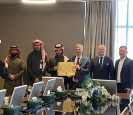 Президент Ассоциации «Безопасность и качество» вручил сертификат «Безопасная работа» министру строительства Саудовской Аравии